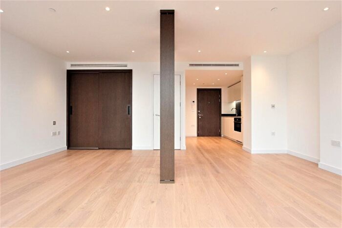 1 Bedroom Flat To Rent In Landmark Pinnacle, Marsh Wall, Canary Wharf, London, E14