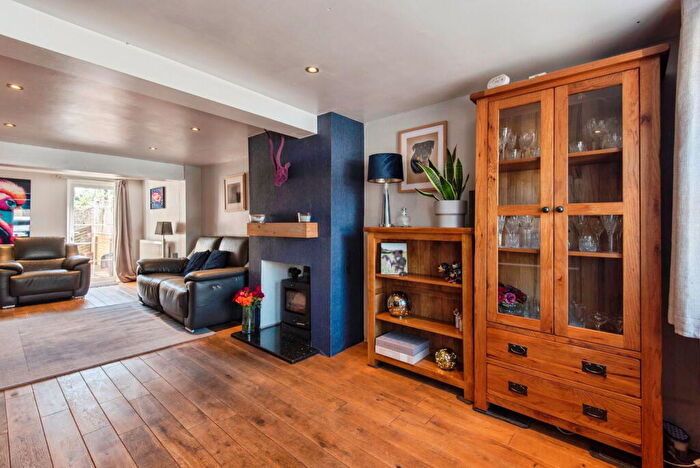 3 Bedroom Terraced House For Sale In Ampthill Road, Shefford, SG17