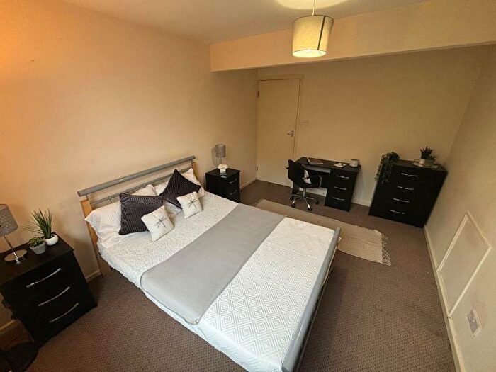 1 Bedroom Flat To Rent In - North Grange Road, LS6