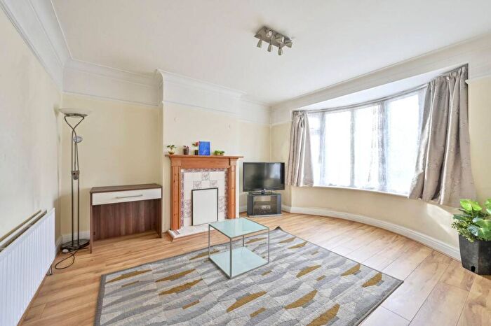 3 Bedroom House To Rent In South Merton, Raynes Park, Morden, SM4