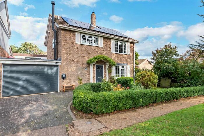 4 Bedroom Link Detached House For Sale In The Chestnuts, Horringer, Bury St. Edmunds, IP29