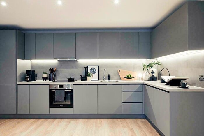 3 Bedroom Apartment To Rent In Solasta Riverside, Clyde Place, Glasgow, G5