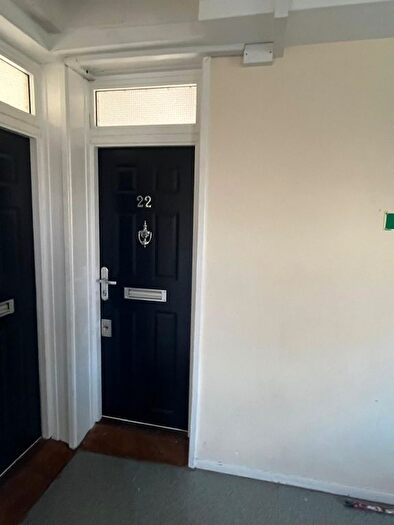 2 Bedroom Flat To Rent In Springfield, London, E5