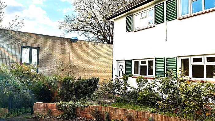 2 Bedroom Flat For Sale In Hazelwood Court, South Bank, Surbiton, Greater London, KT6