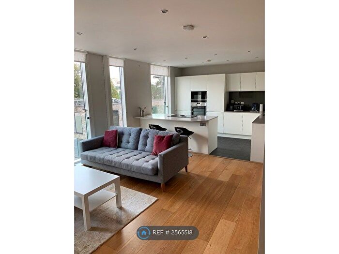 2 Bedroom Flat To Rent In Kingfisher Way, Cambridge, CB2