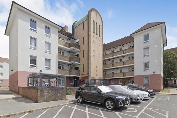 4 Bedroom Flat To Rent In Barnfield Road London, SE18