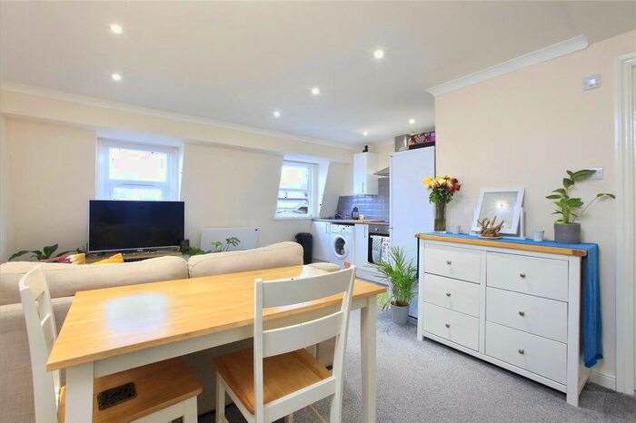 1 Bedroom Flat To Rent In Battersea High Street, London, SW11