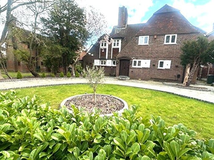 5 Bedroom Detached House To Rent In Risebridge Road, Gidea Park, RM2