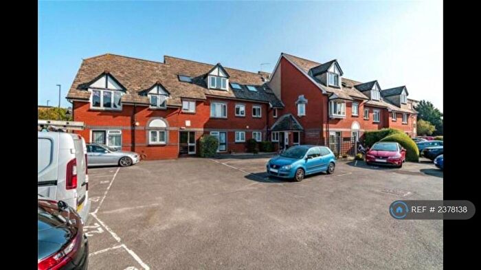 2 Bedroom Flat To Rent In Commodore Court, Southampton, SO14