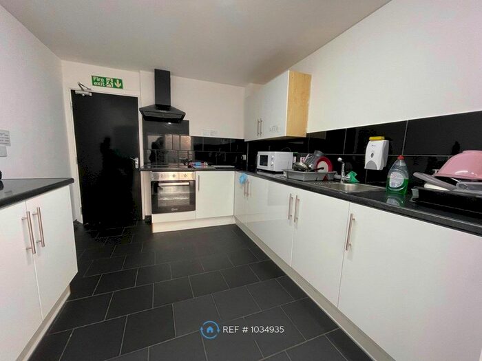 3 Bedroom Flat To Rent In The Bathfield, Sheffield S3