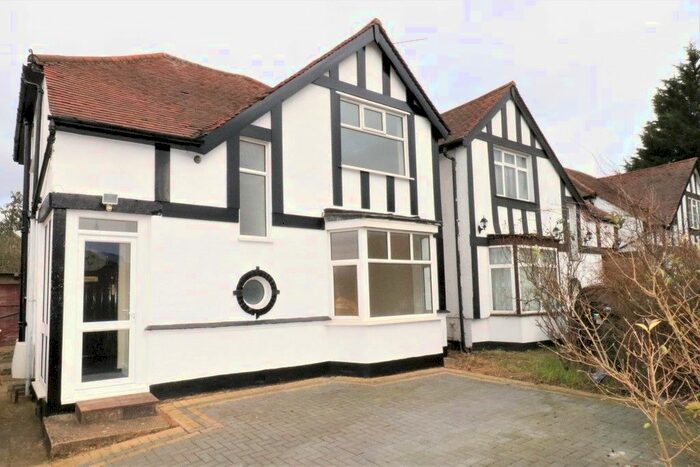 3 Bedroom Detached House To Rent In Edgware Way, Edgware, HA8