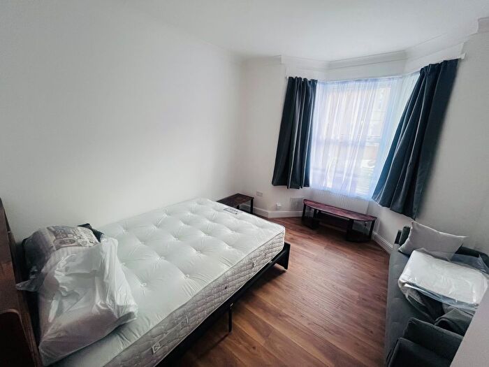 1 Bedroom Flat To Rent In Melbourne Road, Leyton, E10