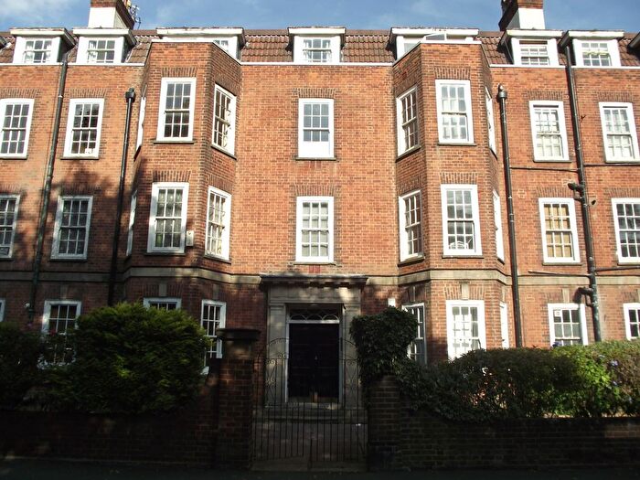 1 Bedroom Flat To Rent In Stirling Court, Stirling Road, Birmingham, West Midlands, B16