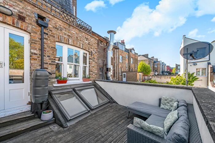 2 Bedroom Flat For Sale In Holloway Road, Hornsey Rise, N19