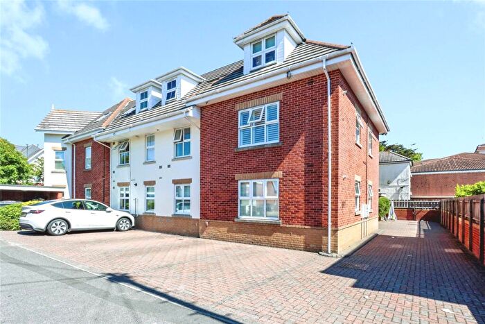 2 Bedroom Flat For Sale In Capstone Road, Bournemouth, Dorset, BH8