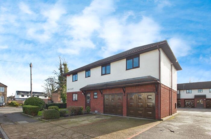 2 Bedroom Flat For Sale In Jutsums Lane, Romford, RM7