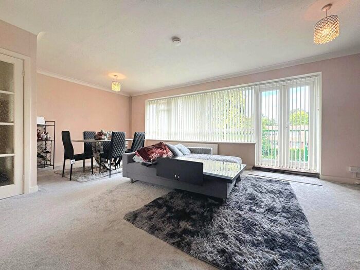 2 Bedroom Flat To Rent In Dove Park, Pinner, HA5