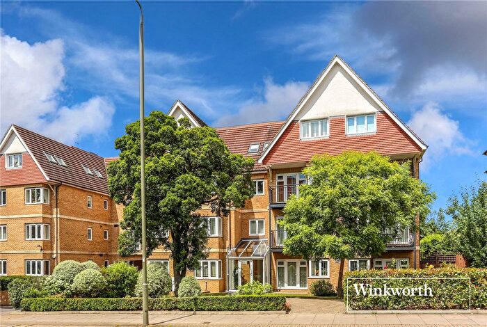 2 Bedroom Flat For Sale In Beach Lodge, Hendon Lane, Finchley, London, N3