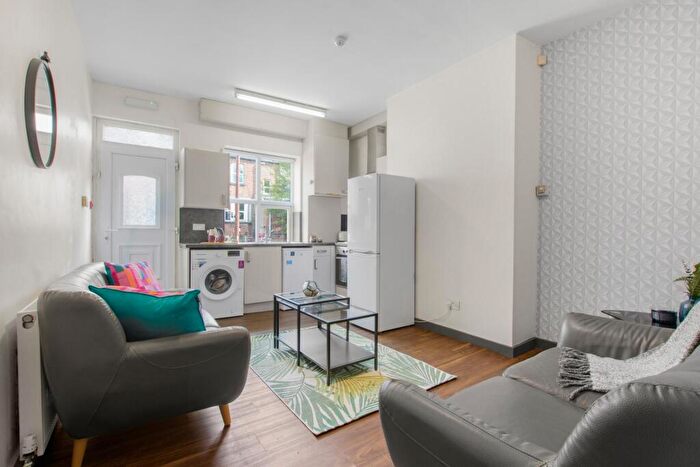 3 Bedroom House To Rent In Hyde Park Terrace, Leeds, LS6