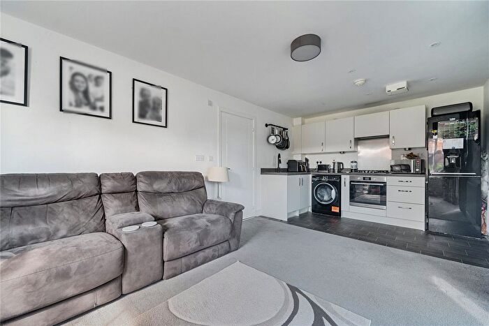2 Bedroom Flat For Sale In Flat, Lee Court, Skinner Drive, Wokingham, RG41
