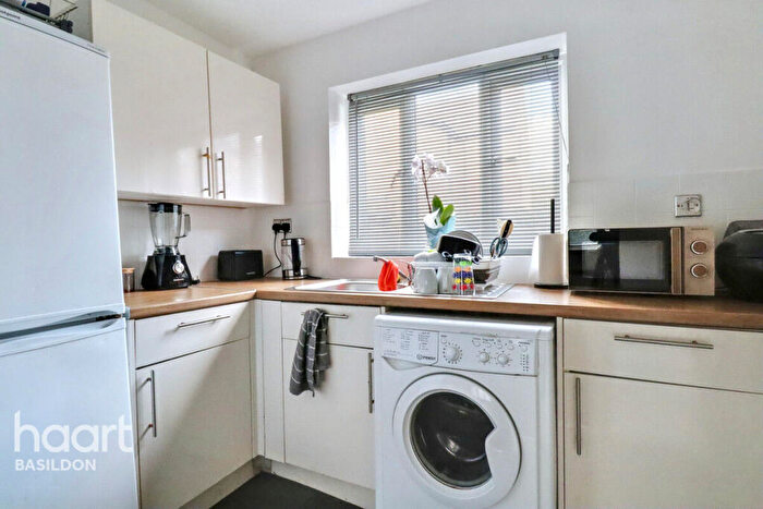 1 Bedroom Apartment For Sale In Copperfields, Basildon, SS15