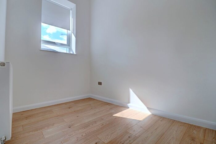 1 Bedroom Flat To Rent In White Hart Street, High Wycombe, Buckinghamshire, HP11