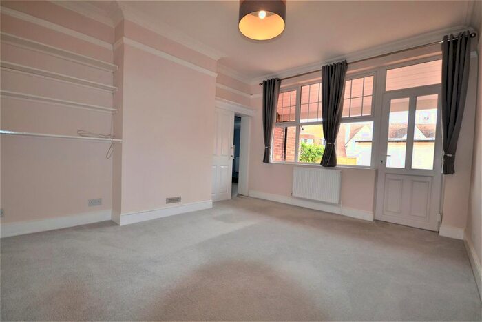 2 Bedroom Flat To Rent In Collington Avenue, Bexhill-On-Sea, TN39