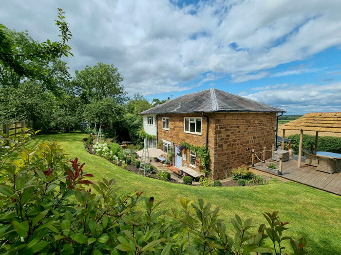 4 Bedroom Detached House For Sale In Southam Road, Napton, CV47