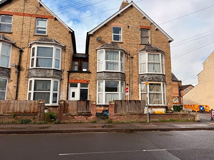 1 Bedroom Flat To Rent In Cheddon Road, Taunton, TA2