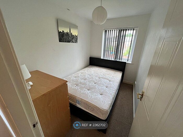 3 Bedroom Semi-Detached House To Rent In Poplin Drive, Salford, M3