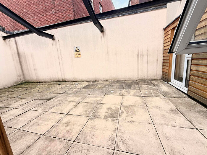 Studio To Rent In Halley House, - Hounds Gate, Nottingham, Nottinghamshire, NG1