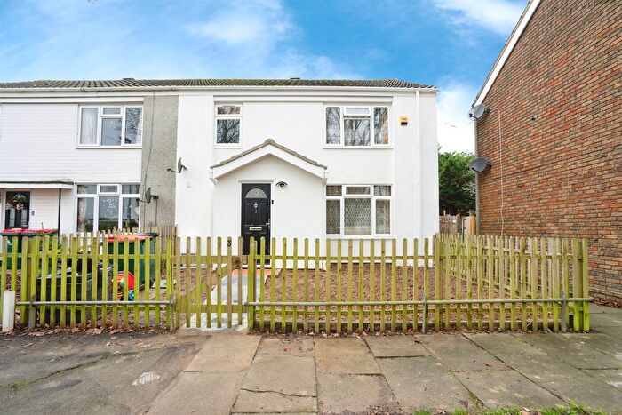 4 Bedroom Semi Detached House For Sale In Holtye Walk, Crawley, RH10