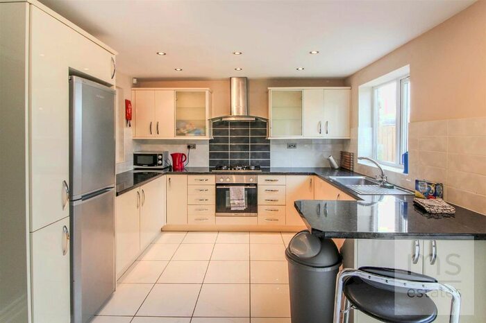 3 Bedroom Semi-Detached House To Rent In Heron Drive, Lenton, Nottingham, NG7