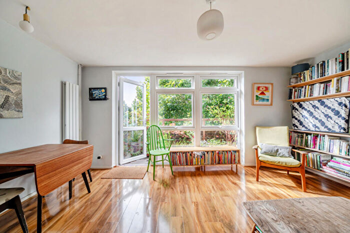 3 Bedroom Apartment For Sale In Wells Park Road, London, SE26