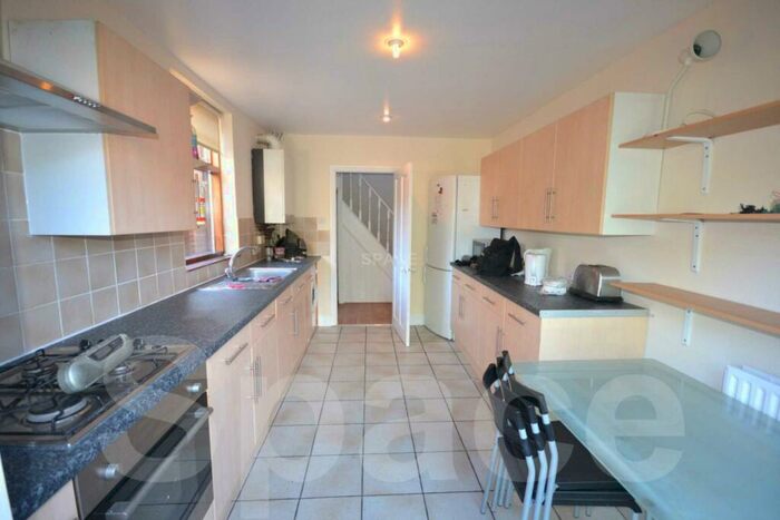 4 Bedroom Terraced House To Rent In Wokingham Road, Reading, Berkshire, RG6