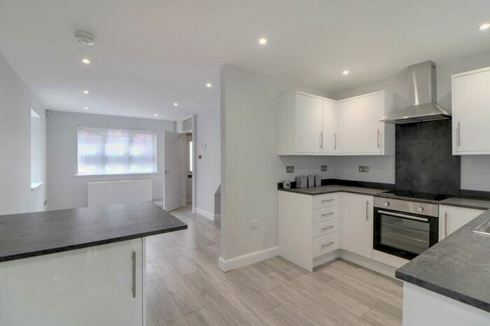 2 Bedroom End Of Terrace House To Rent In Cross Gates Close, Bracknell, RG12