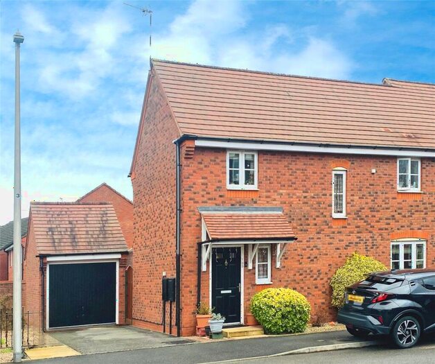 3 Bedroom Semi-Detached House To Rent In Borough Way, Nuneaton, Warwickshire, CV11