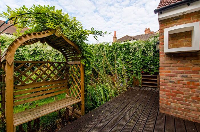 2 Bedroom Flat For Sale In Taffy's How, Mitcham, CR4