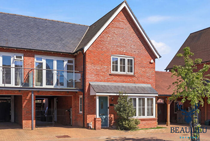 3 Bedroom Link Detached House For Sale In Condor Gate, Channels Chelmsford, CM3