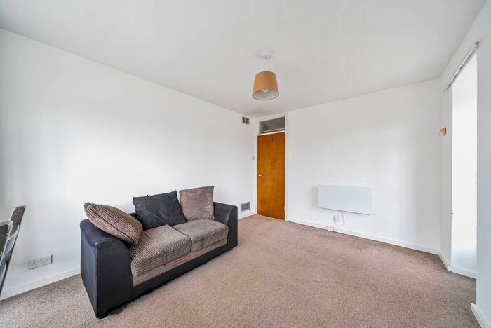 1 Bedroom Flat To Rent In Brampton Grove, Hendon, London, NW4