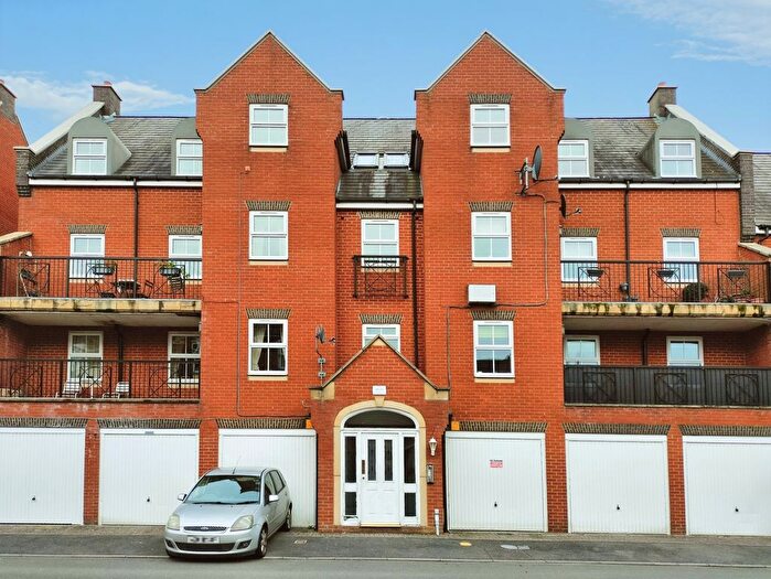 2 Bedroom Flat To Rent In Lynmouth Road, Swindon, SN2