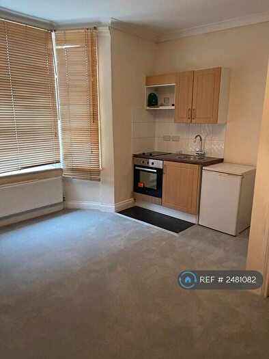 Studio To Rent In Station Road, London, N3