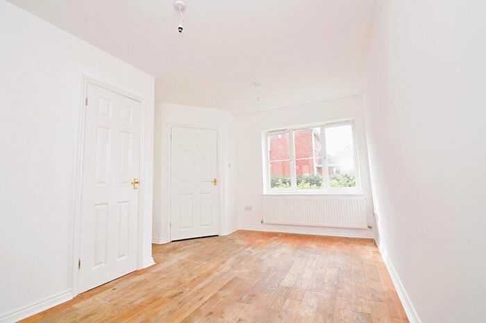 2 Bedroom Semi Detached House To Rent In New Acres Road, SE28