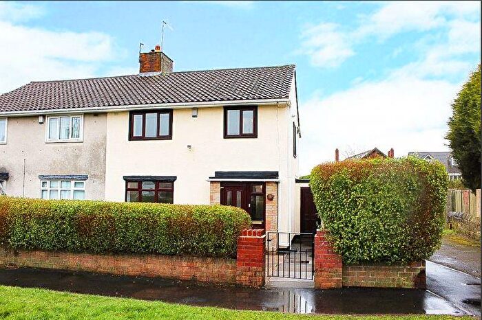 3 Bedroom Semi-Detached House To Rent In Furlongs Road, Dudley, DY3