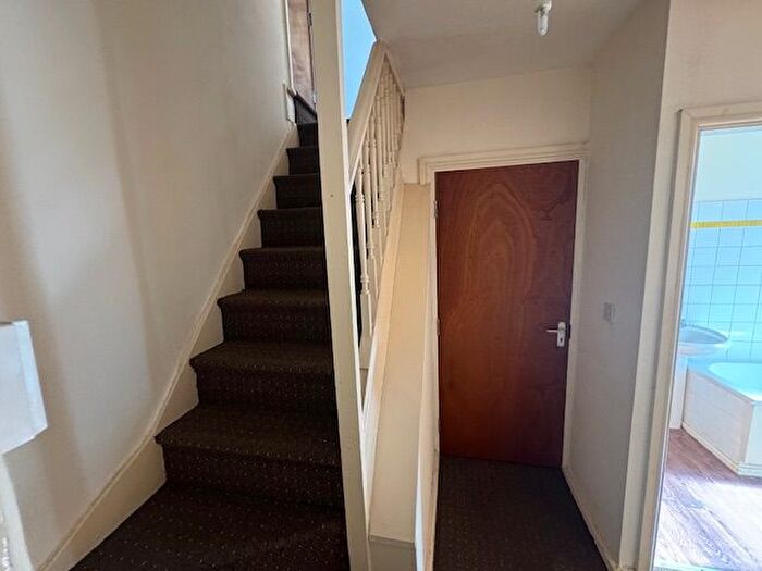 2 Bedroom Flat To Rent In Cross Green Avenue, Cross Green, Leeds, LS9