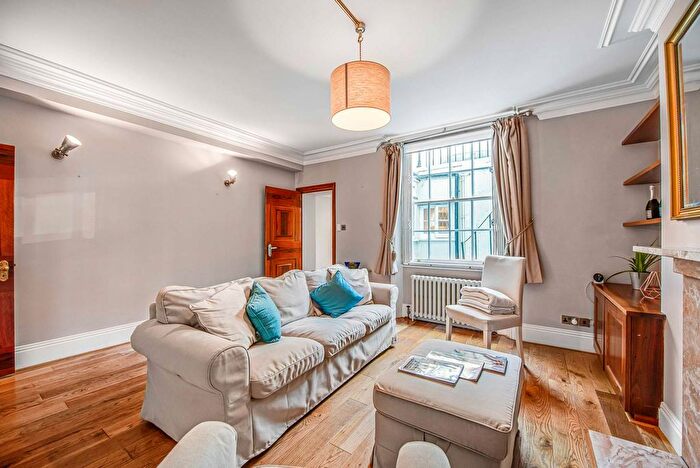 2 Bedroom Flat For Sale In Cambridge Street, Pimlico, London, SW1V