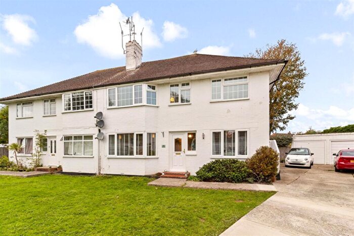 2 Bedroom Flat For Sale In Shirley Close, Worthing, BN14