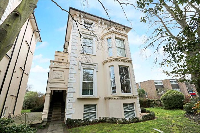 1 Bedroom Flat For Sale In Oak Hill, Surbiton, KT6