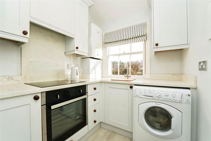 2 Bedroom Flat For Sale In Hales Road, Cheltenham, Gloucestershire, GL52