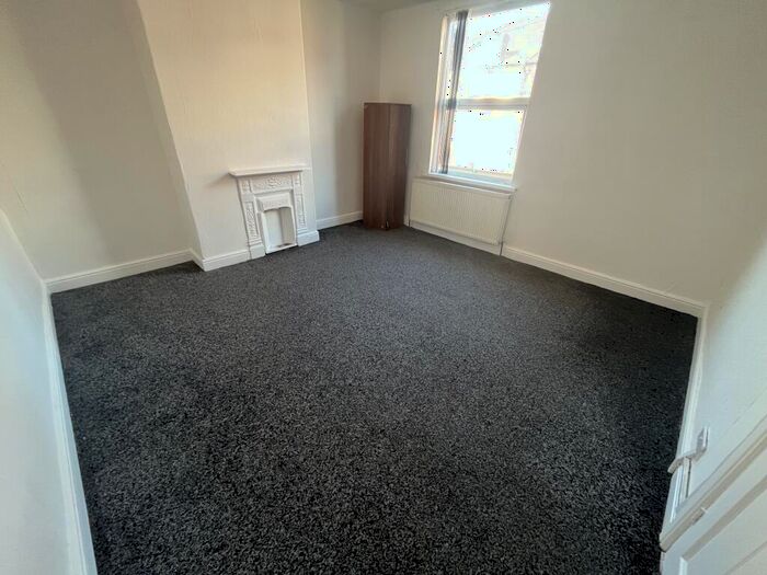 2 Bedroom Terraced House To Rent In Woodview Mount, Leeds, LS11